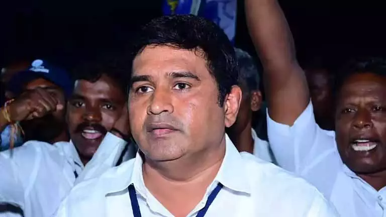 Chennai: आर्मस्ट्रांग हत्याकांड के मुख्य आरोपी को भगाने में मदद करने वाला व्यक्ति हिरासत में Chennai: आर्मस्ट्रांग हत्याकांड के मुख्य आरोपी को भगाने में मदद करने वाला व्यक्ति हिरासत में