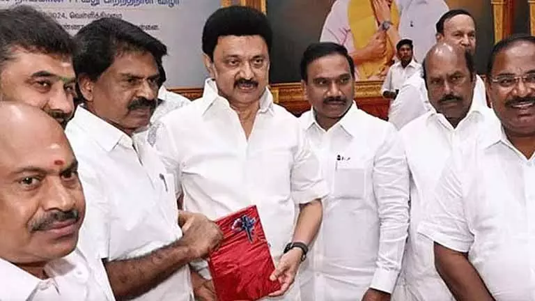 2021 में 3 सीटें जीतने के बाद, KDMK को DMK से 2 सीटें मिलीं 2021 में 3 सीटें जीतने के बाद, KDMK को DMK से 2 सीटें मिलीं