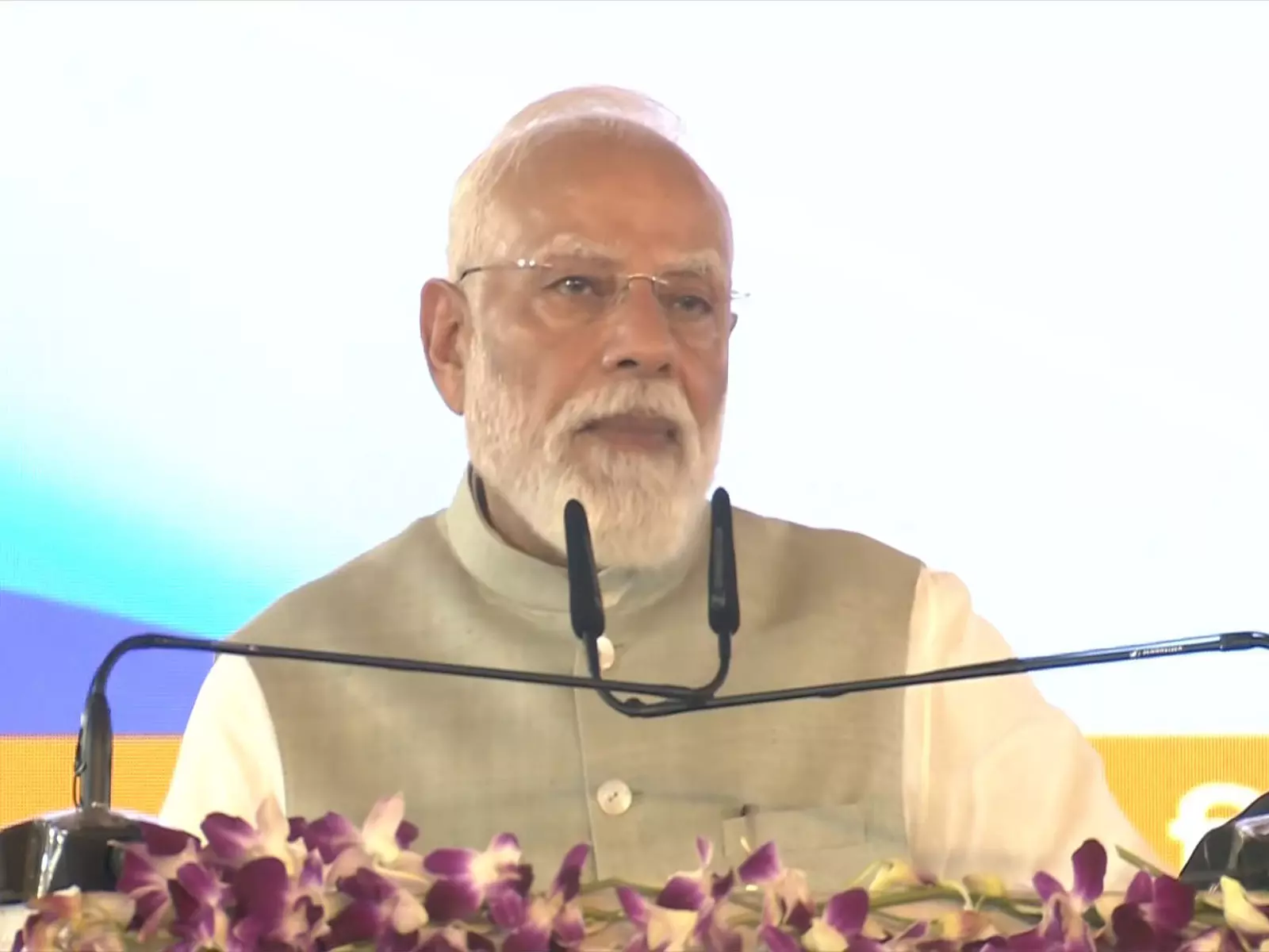PM मोदी ने कोलकाता में 18,680 करोड़ रुपये की परियोजनाओं का उद्घाटन और शिलान्यास किया PM मोदी ने कोलकाता में 18,680 करोड़ रुपये की परियोजनाओं का उद्घाटन और शिलान्यास किया