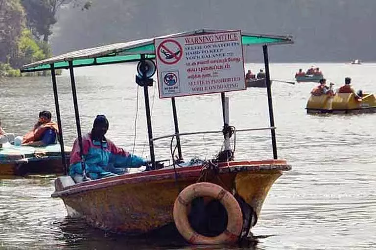 Ooty की पाइकारा झील में ईंधन से चलने वाली नावों के इस्तेमाल पर रोक Ooty की पाइकारा झील में ईंधन से चलने वाली नावों के इस्तेमाल पर रोक