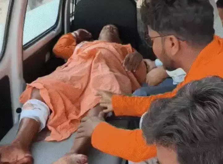रेलवे स्टेशन में चोरी के प्रयास में गार्ड पर किया जानेलवा हमला, पैर टूटा रेलवे स्टेशन में चोरी के प्रयास में गार्ड पर किया जानेलवा हमला, पैर टूटा