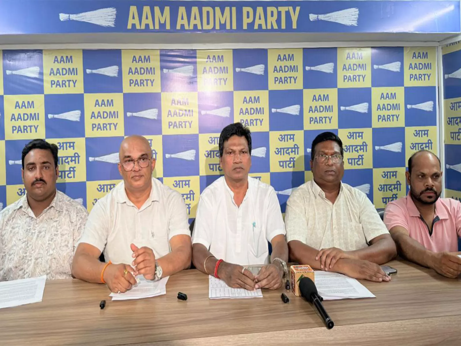 AAP ने गोवा की ज़मीन और नदियों की सुरक्षा के लिए लाए गए अहम बिलों को रोकने पर BJP की आलोचना की AAP ने गोवा की ज़मीन और नदियों की सुरक्षा के लिए लाए गए अहम बिलों को रोकने पर BJP की आलोचना की