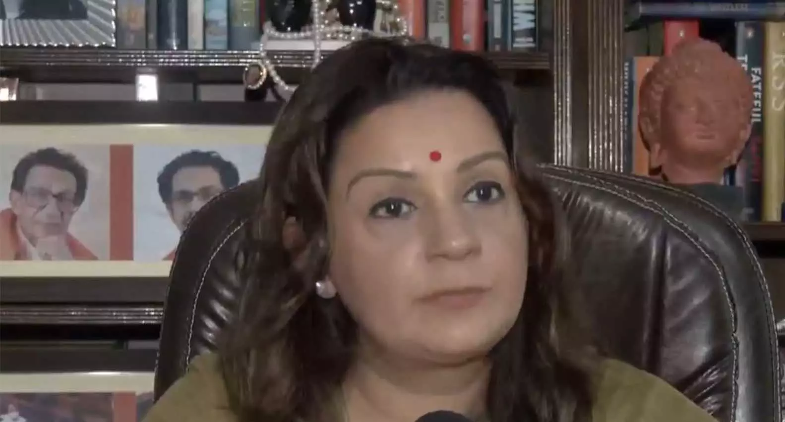 पश्चिम एशिया में जारी संकट के बीच प्रियंका चतुर्वेदी ने IndiGo के फ्यूल चार्ज की आलोचना की पश्चिम एशिया में जारी संकट के बीच प्रियंका चतुर्वेदी ने IndiGo के फ्यूल चार्ज की आलोचना की