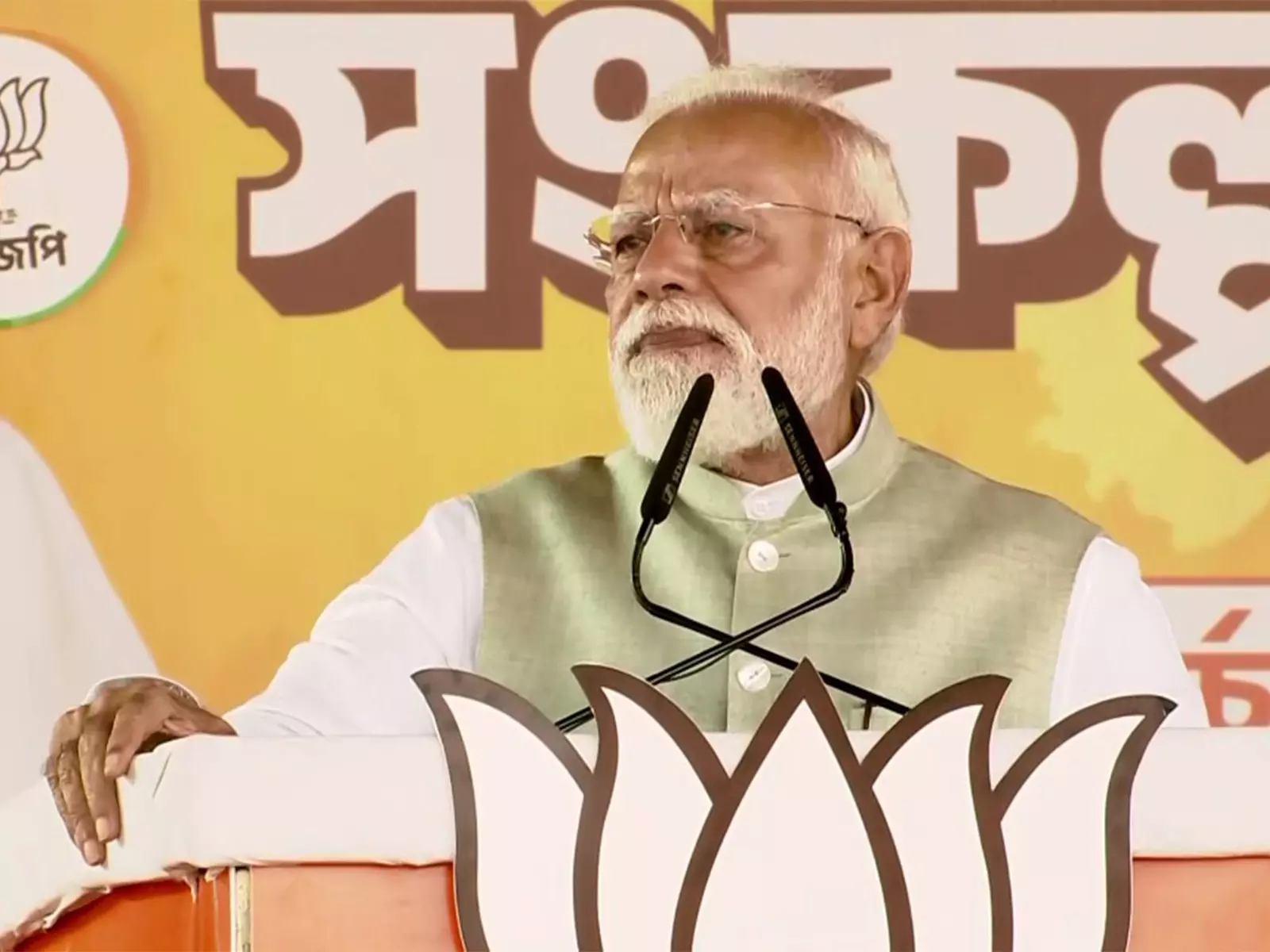 PM मोदी ने तृणमूल कांग्रेस सरकार पर जंगल राज का आरोप लगाया PM मोदी ने तृणमूल कांग्रेस सरकार पर जंगल राज का आरोप लगाया