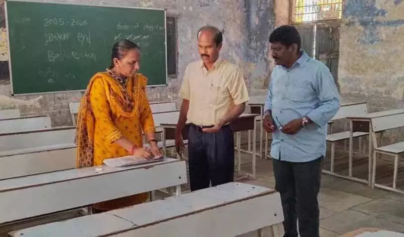 आदिलाबाद भर में SSC परीक्षाएं शांतिपूर्ण ढंग से शुरू हुईं आदिलाबाद भर में SSC परीक्षाएं शांतिपूर्ण ढंग से शुरू हुईं