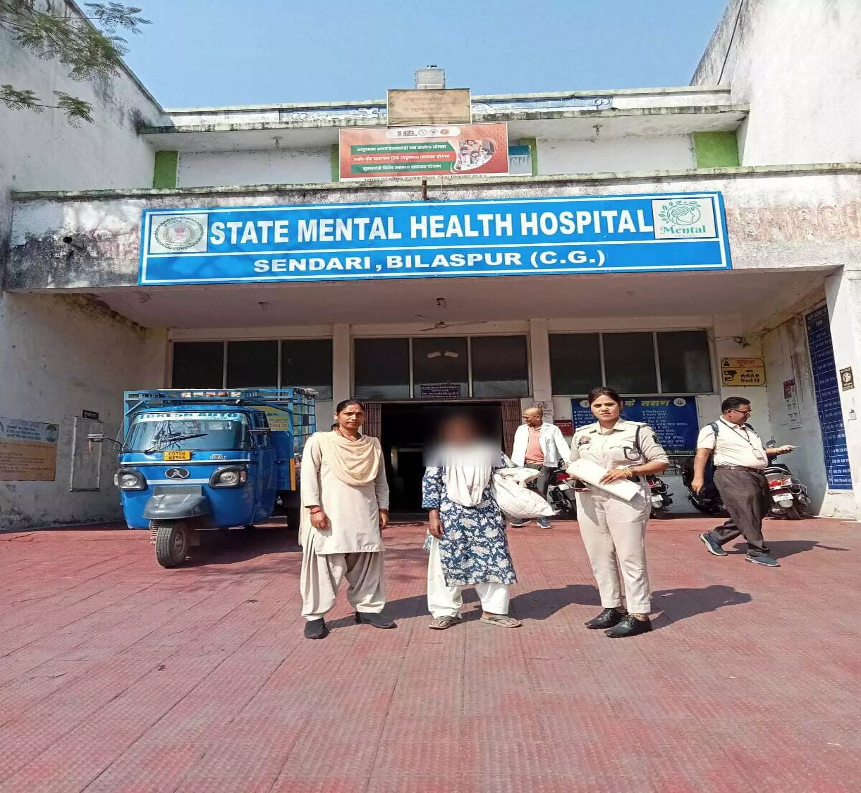 पुलिस की सराहनीय पहल: मानसिक रूप से अस्वस्थ महिला को उपचार सेन्द्री अस्पताल में भर्ती कराया पुलिस की सराहनीय पहल: मानसिक रूप से अस्वस्थ महिला को उपचार सेन्द्री अस्पताल में भर्ती कराया