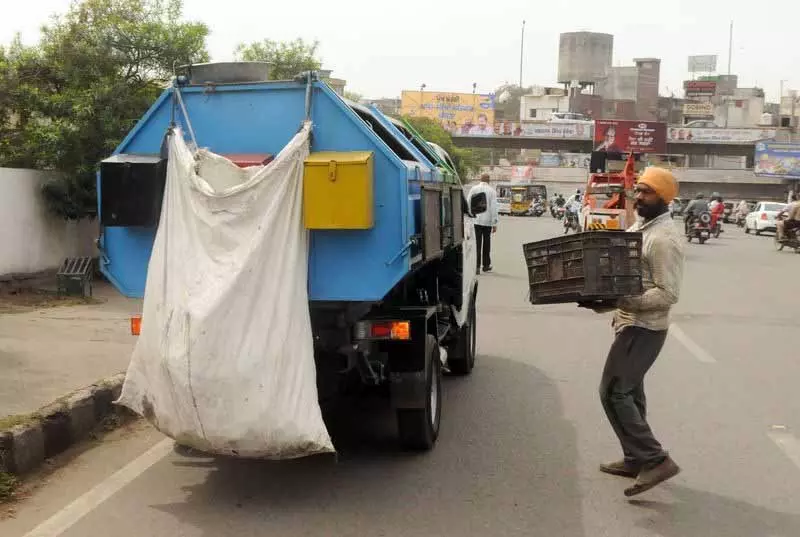 Amritsar में कचरा उठाने पर नज़र रखने के लिए GPS लगे वाहन Amritsar में कचरा उठाने पर नज़र रखने के लिए GPS लगे वाहन