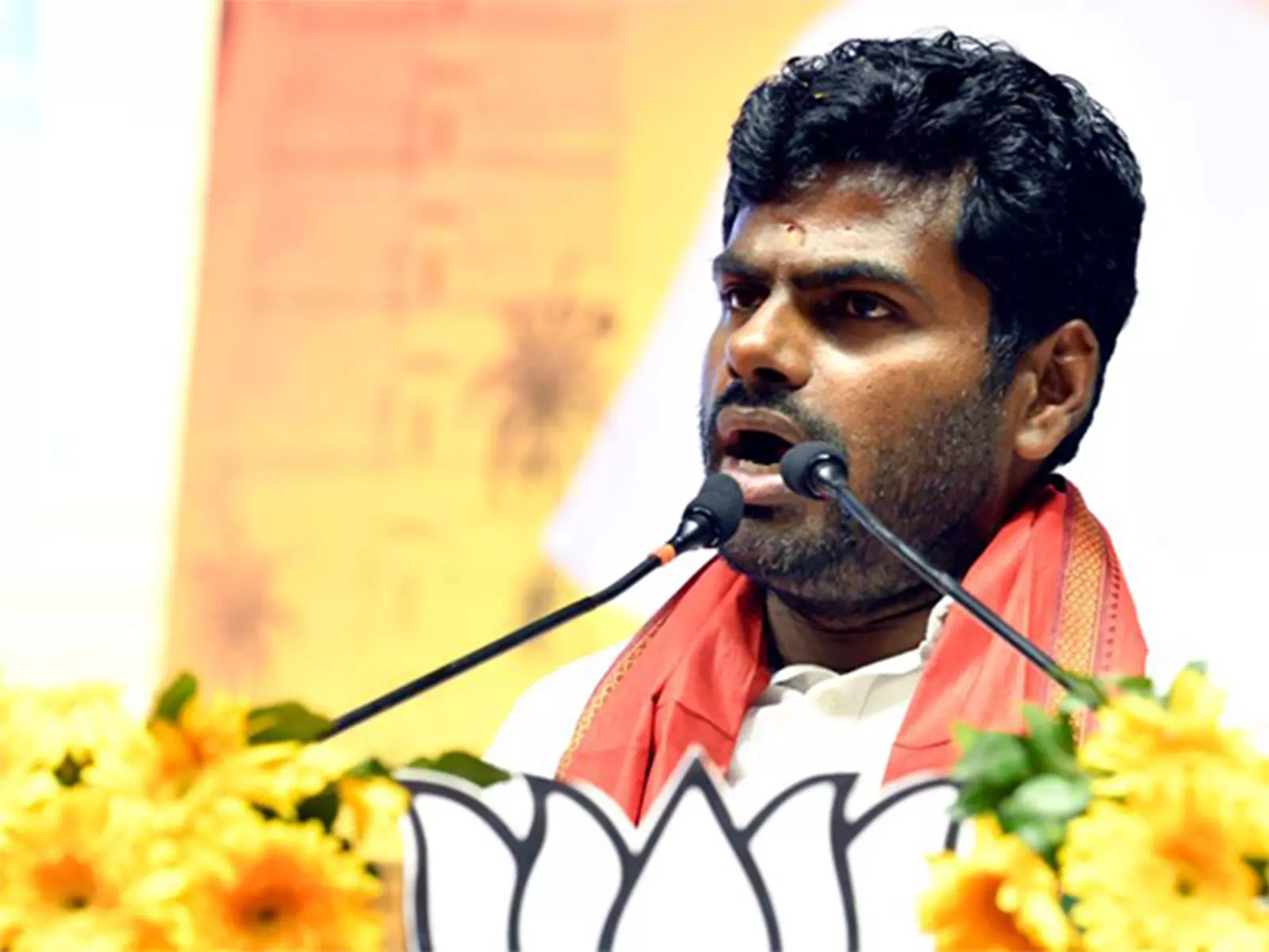 Annamalai ने Velu पर SPA विरोध को कूटनीतिक दांव कहने का आरोप लगाया Annamalai ने Velu पर SPA विरोध को कूटनीतिक दांव कहने का आरोप लगाया