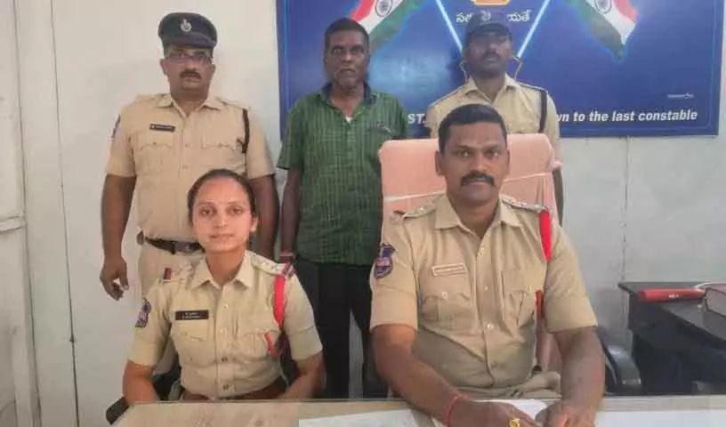 Narsingi में पड़ोसी को मारने की साज़िश में GI तार हादसे में रिश्तेदार की मौत, आरोपी गिरफ्तार Narsingi में पड़ोसी को मारने की साज़िश में GI तार हादसे में रिश्तेदार की मौत, आरोपी गिरफ्तार