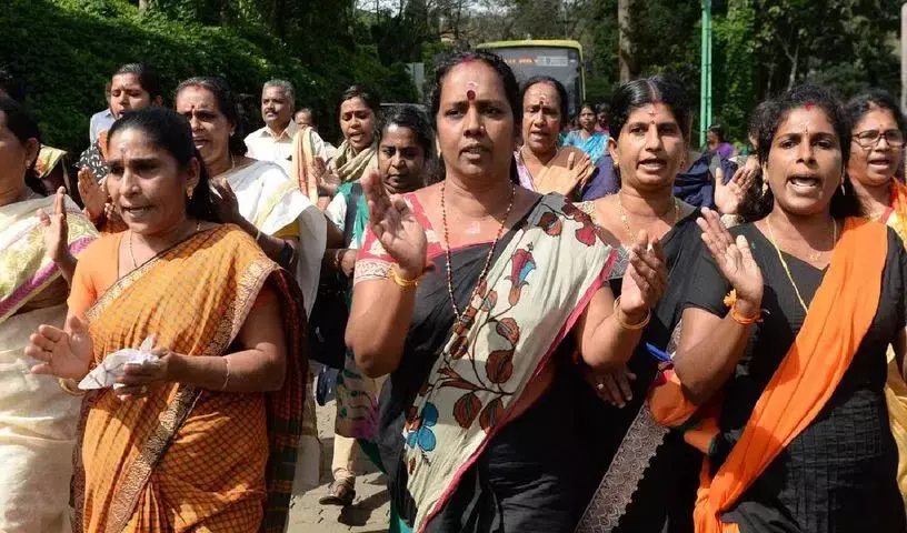Kerala ने 10 से 50 वर्ष की महिलाओं के सबरीमाला प्रवेश पर रोक लगाई Kerala ने 10 से 50 वर्ष की महिलाओं के सबरीमाला प्रवेश पर रोक लगाई