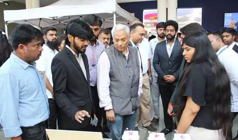 SR यूनिवर्सिटी में युवा इनोवेटर्स का प्रोजेक्ट एक्सपो SR यूनिवर्सिटी में युवा इनोवेटर्स का प्रोजेक्ट एक्सपो