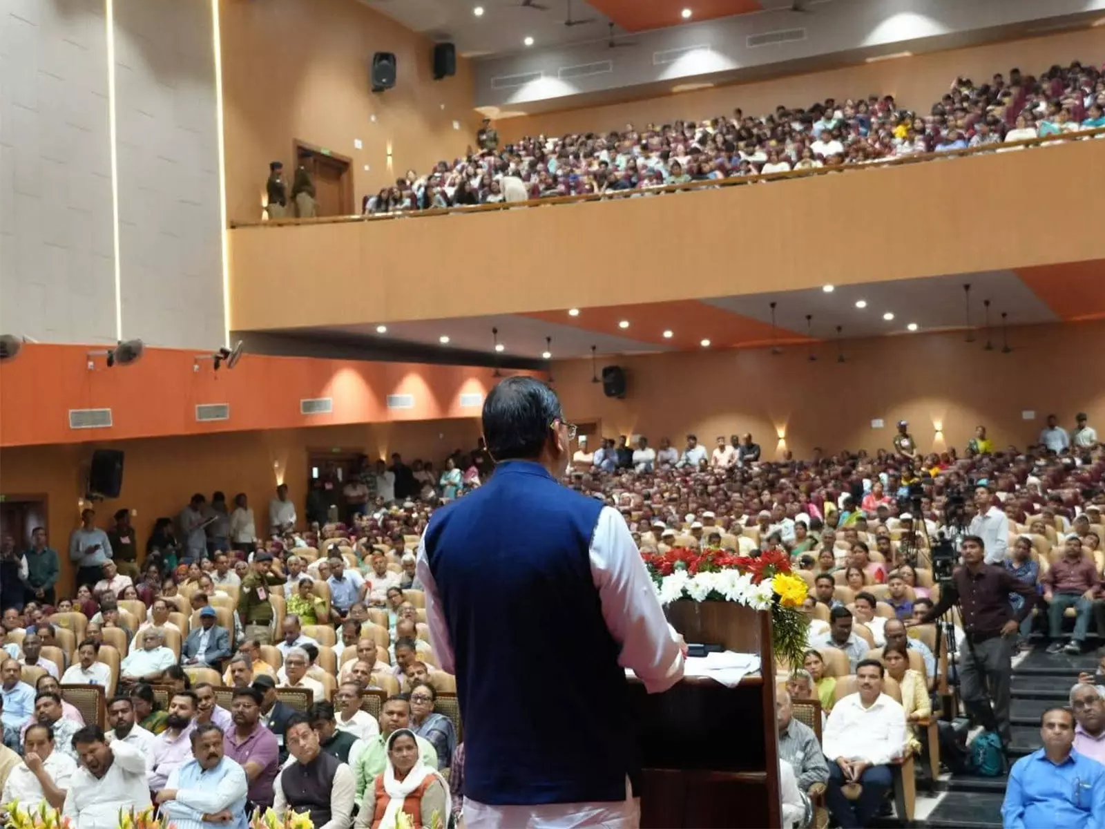 CM पुष्कर सिंह धामी ने पंतनगर में 119वें अखिल भारतीय किसान मेले और कृषि-औद्योगिक प्रदर्शनी का उद्घाटन किया CM पुष्कर सिंह धामी ने पंतनगर में 119वें अखिल भारतीय किसान मेले और कृषि-औद्योगिक प्रदर्शनी का उद्घाटन किया