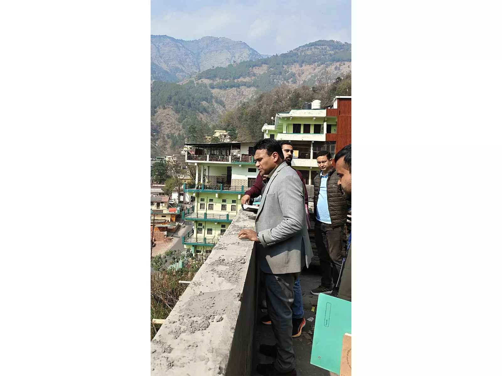 Uttarakhand सरकार चार धाम यात्रा मार्ग पर यातायात प्रबंधन को बेहतर बनाने की तैयारियों को तेज़ कर रही Uttarakhand सरकार चार धाम यात्रा मार्ग पर यातायात प्रबंधन को बेहतर बनाने की तैयारियों को तेज़ कर रही