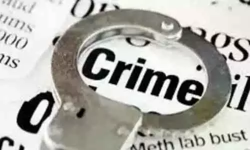 भूपलपल्ली में MLA के PA श्रीनिवास गिरफ्तार, लड़की के साथ धोखाधड़ी और जाति आधारित गाली के आरोप भूपलपल्ली में MLA के PA श्रीनिवास गिरफ्तार, लड़की के साथ धोखाधड़ी और जाति आधारित गाली के आरोप