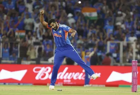 आकिब जावेद ने उस्मान तारिक से की जसप्रीत बुमराह की तुलना आकिब जावेद ने उस्मान तारिक से की जसप्रीत बुमराह की तुलना