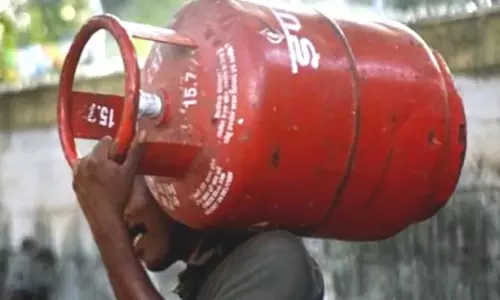 DGP ने LPG की जमाखोरी और ज़्यादा कीमत वसूलने वालों के खिलाफ सख्त कार्रवाई के निर्देश दिए DGP ने LPG की जमाखोरी और ज़्यादा कीमत वसूलने वालों के खिलाफ सख्त कार्रवाई के निर्देश दिए
