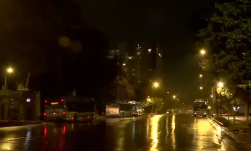 दिल्ली के कई हिस्सों में हुई बारिश, Video