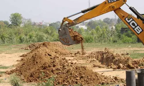 Yamunanagar की अवैध कॉलोनी में कच्ची सड़कें और नींवें ढहाई गईं