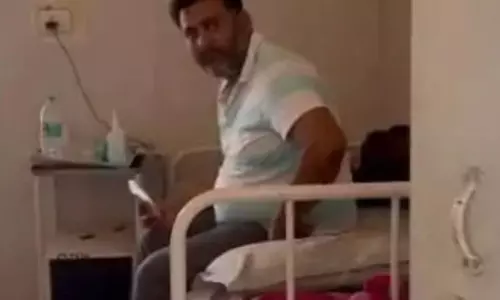 आरोपी को हॉस्पिटल में मिल रहा VIP ट्रीटमेंट, वीडियो वायरल आरोपी को हॉस्पिटल में मिल रहा VIP ट्रीटमेंट, वीडियो वायरल