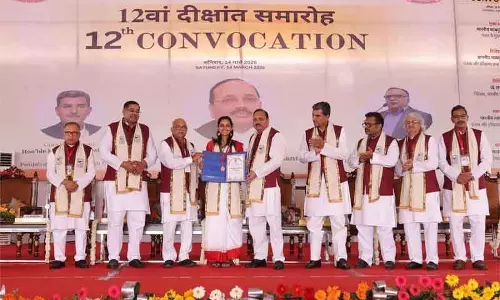 CJI सूर्यकांत ने छात्रों से कहा: ऊंची ऊंचाइयां पाने के लिए ज़मीन से जुड़े रहें