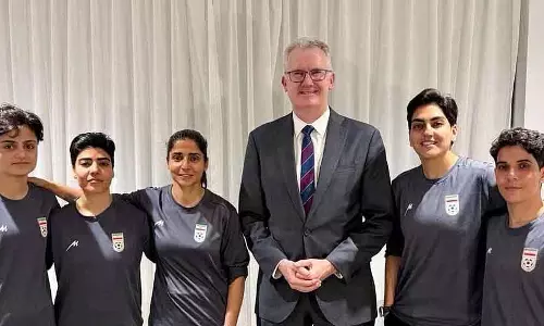 Australia में शरण मांगने के बाद तीन ईरानी महिला फ़ुटबॉल खिलाड़ी घर लौटेंगी Australia में शरण मांगने के बाद तीन ईरानी महिला फ़ुटबॉल खिलाड़ी घर लौटेंगी
