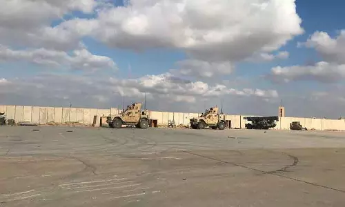 इराकी शिया मिलिशिया ने US ठिकानों पर हमले का दावा किया, खामेनेई की हत्या का बदला बताया