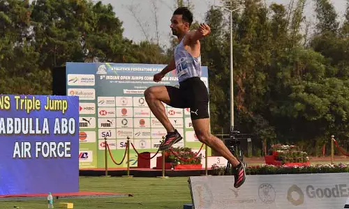 Pole वॉल्टर्स देव और कुलदीप ने सीज़न के पहले मुकाबले में ज़ोरदार शुरुआत की Pole वॉल्टर्स देव और कुलदीप ने सीज़न के पहले मुकाबले में ज़ोरदार शुरुआत की