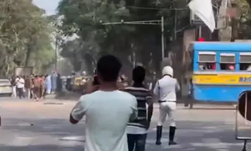 कोलकाता में भाजपा-तृणमूल के बीच टकराव पर सियासी संग्राम तेज, 4 गिरफ्तार कोलकाता में भाजपा-तृणमूल के बीच टकराव पर सियासी संग्राम तेज, 4 गिरफ्तार