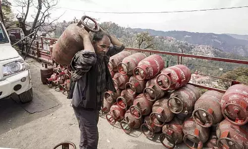 LPG की कमी के बीच MSME पर रोज़गार छिनने का खतरा LPG की कमी के बीच MSME पर रोज़गार छिनने का खतरा