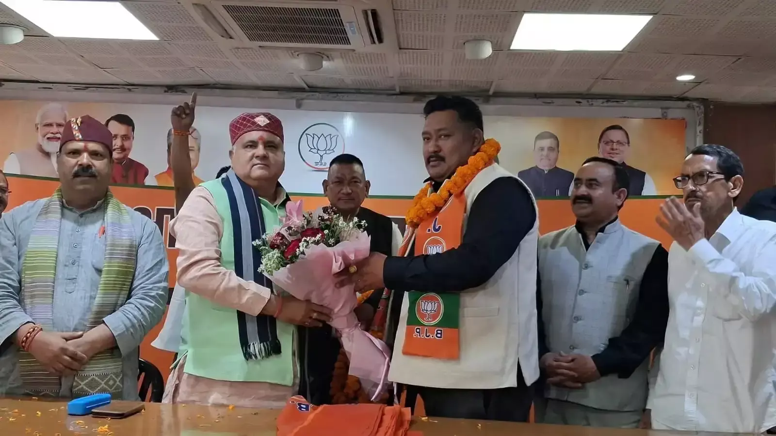 Dehradun: मुनस्यारी नगर अध्यक्ष सहित सैकड़ों लोगों ने भाजपा का दामन थामा