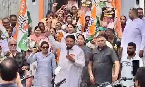 कांग्रेस ने Nakodar में धरना दिया, महिलाओं के 48 हज़ार रुपये के बकाया भुगतान की मांग की