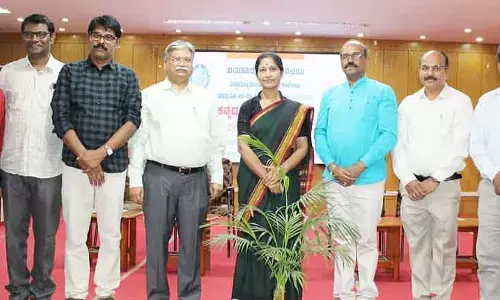 महिलाओं को राजनीति के प्रति जागरूक होने की आवश्यकता है: Author Dr. H.S. Anupama महिलाओं को राजनीति के प्रति जागरूक होने की आवश्यकता है: Author Dr. H.S. Anupama