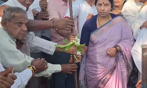 Bettamangala : गोल्डन तिरुपति पहाड़ी तक पहुँचने के लिए लिफ़्ट Bettamangala : गोल्डन तिरुपति पहाड़ी तक पहुँचने के लिए लिफ़्ट
