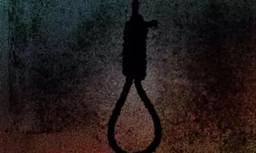 Odisha : बालासोर में घर के अंदर मिला विवाहित जोड़े का शव Odisha : बालासोर में घर के अंदर मिला विवाहित जोड़े का शव