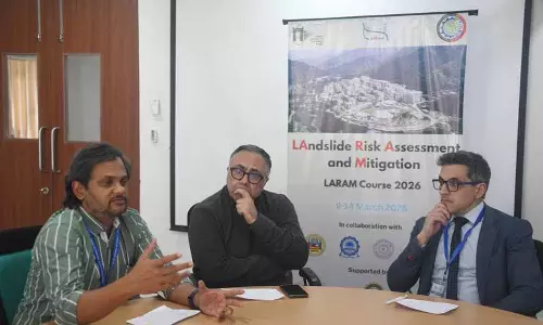 जलवायु परिवर्तन और मानवीय गतिविधियां हिमाचल में भूस्खलन के जोखिम को बढ़ा रही: Experts जलवायु परिवर्तन और मानवीय गतिविधियां हिमाचल में भूस्खलन के जोखिम को बढ़ा रही: Experts