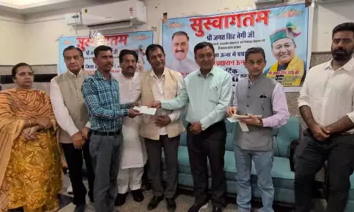मंत्री नेगी ने Una district के आपदा पीड़ितों को राहत चेक वितरित किए