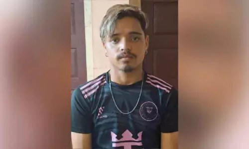 Kerala : पत्थरों से मोर की हत्या करने के आरोप में नेपाली नागरिक गिरफ्तार Kerala : पत्थरों से मोर की हत्या करने के आरोप में नेपाली नागरिक गिरफ्तार