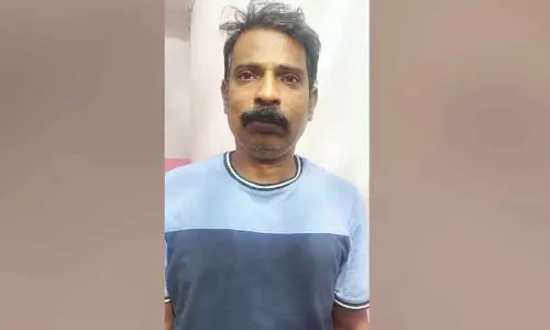 शराबी ड्राइवर ने दो लोगों को टक्कर मारी; Coimbatore का निवासी गिरफ्तार शराबी ड्राइवर ने दो लोगों को टक्कर मारी; Coimbatore का निवासी गिरफ्तार