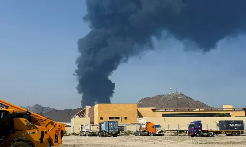 UAE के प्रमुख तेल केंद्र में व्यवधान; बढ़ते तनाव के बीच बगदाद स्थित अमेरिकी दूतावास पर ड्रोन से हमला