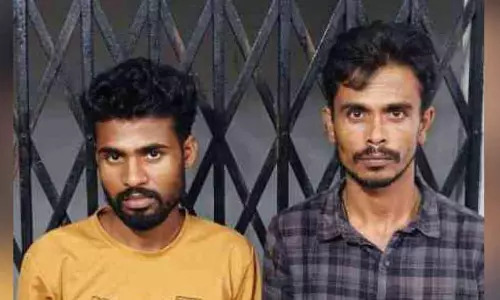 Kerala : असम के मूल निवासी नशीले पदार्थों के साथ गिरफ्तार Kerala : असम के मूल निवासी नशीले पदार्थों के साथ गिरफ्तार
