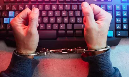 Digital Arrest ; साइबर पुलिस ने एक बुज़ुर्ग से चुराए गए 1.06 करोड़ बरामद किए Digital Arrest ; साइबर पुलिस ने एक बुज़ुर्ग से चुराए गए 1.06 करोड़ बरामद किए