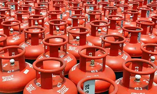 Domestic Cooking Gas ; ज़िला प्रशासन ने की कड़ी कार्रवाई