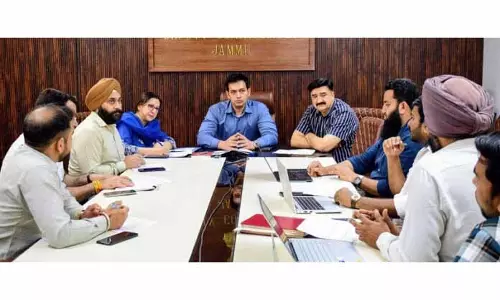 DM ने LPG वितरकों और तेल कंपनियों को आपूर्ति दिशानिर्देशों का सख्ती से पालन करने का निर्देश दिया DM ने LPG वितरकों और तेल कंपनियों को आपूर्ति दिशानिर्देशों का सख्ती से पालन करने का निर्देश दिया