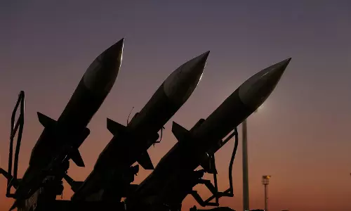IRGC ने 51वीं लहर में अल-खर्ज एयरबेस पर हमला किया और औद्योगिक स्थलों की चेतावनी दी
