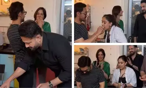 Aamir Khan का जन्मदिन का जश्न, गर्लफ्रेंड और पत्नियों के साथ Aamir Khan का जन्मदिन का जश्न, गर्लफ्रेंड और पत्नियों के साथ