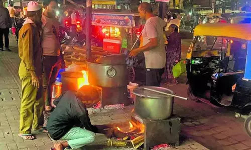 Karnataka : सड़क किनारे खाना पकाना ,लोगों का गुस्सा