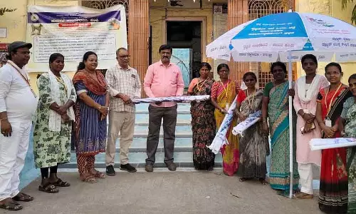 Compli: धूप से बचाव के लिए 20 महिला व्यापारियों को छतरियाँ वितरित की गई Compli: धूप से बचाव के लिए 20 महिला व्यापारियों को छतरियाँ वितरित की गई