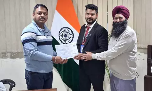 SDCM ने जम्मू के रेलवे टिकट-चेकिंग कर्मचारियों की ईमानदारी और यात्री सेवा की सराहना की