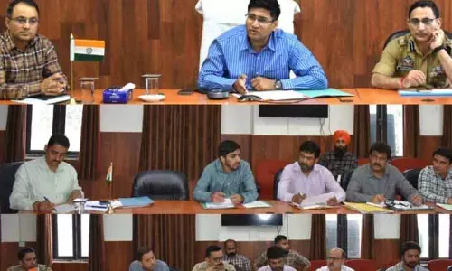 DC ने रियासी ज़िले में सड़क सुरक्षा उपायों और विरासत संरक्षण परियोजनाओं की समीक्षा की