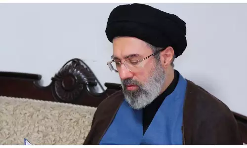 Mojtaba Khamenei जीवित, लेकिन गंभीर रूप से घायल; संपर्क सीमित: रिपोर्ट